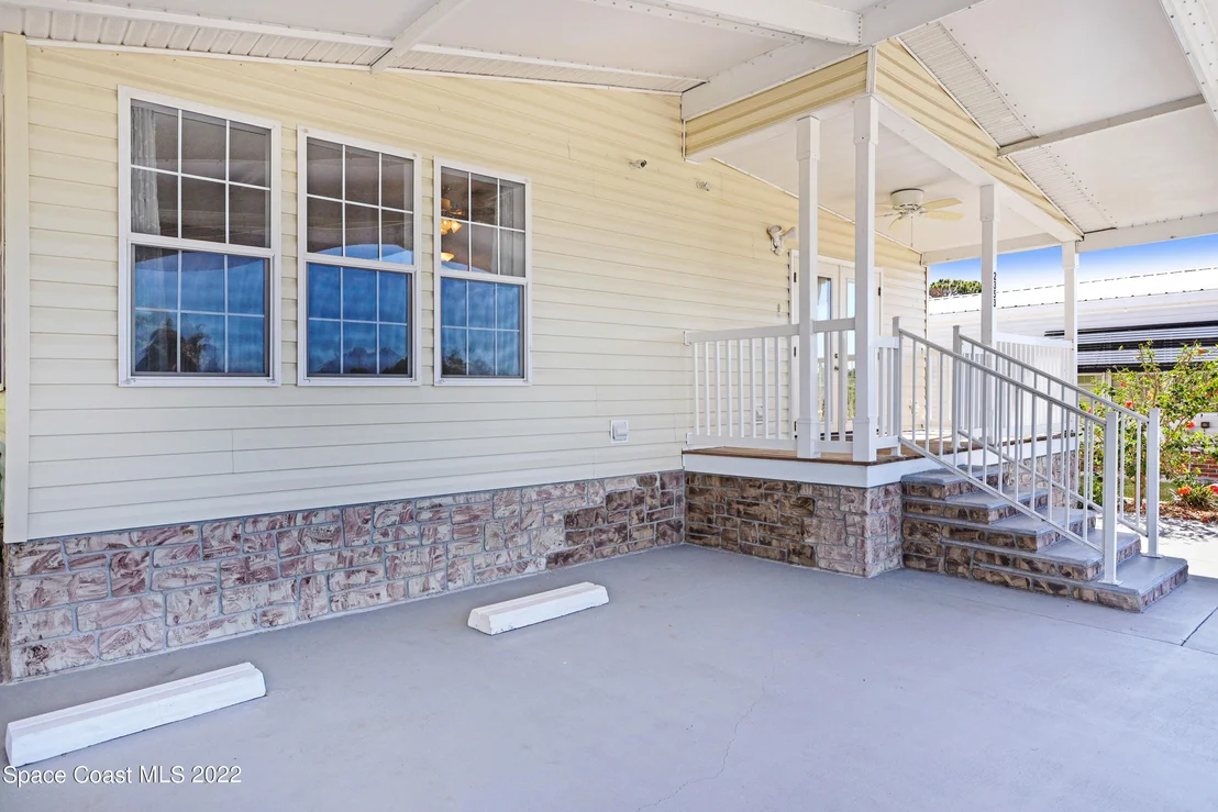 Photo of 2353 Coconut Palm Drive NE