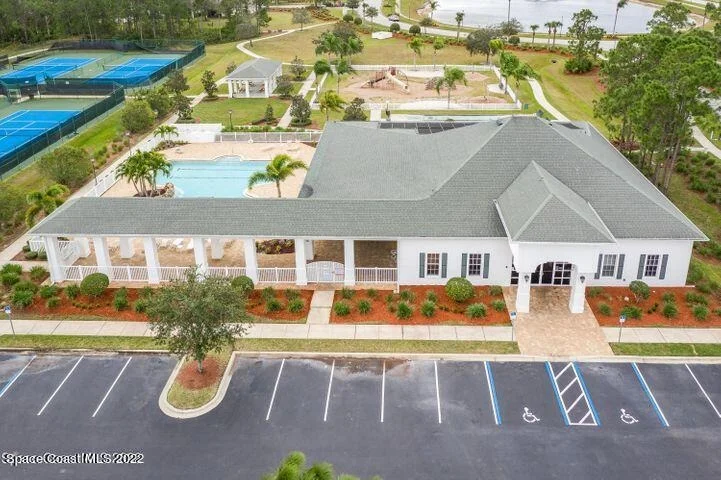 Photo of 2112 Windbrook Drive SE