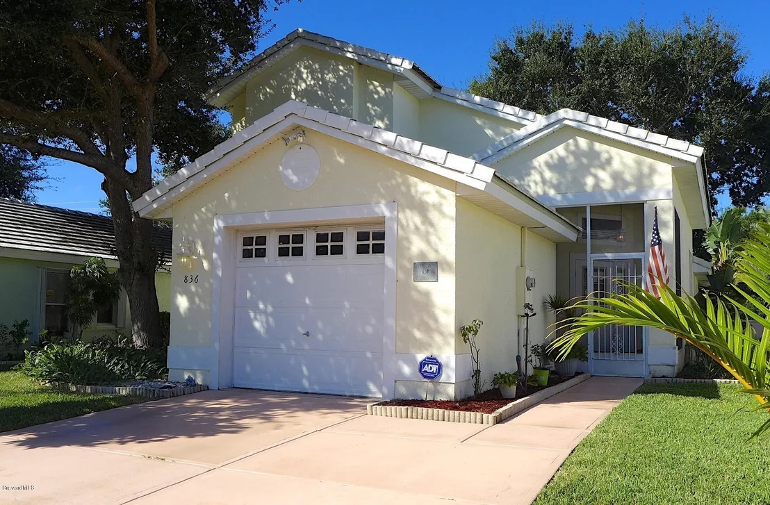 Photo of 836 NE Bracken Terrace