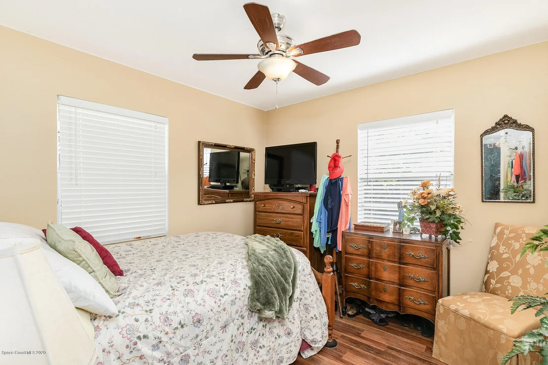 Photo of 1070 Riverdale Drive