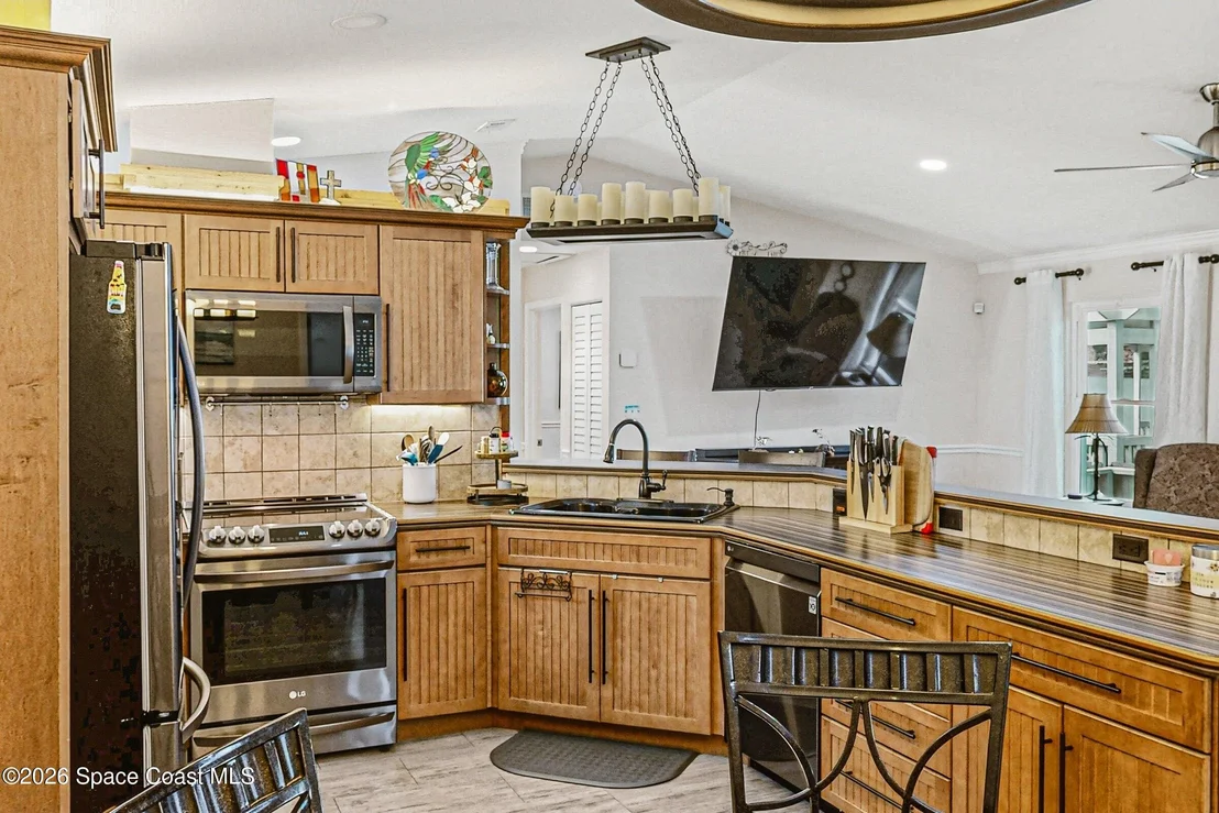 Photo of 413 Orlov Road NW