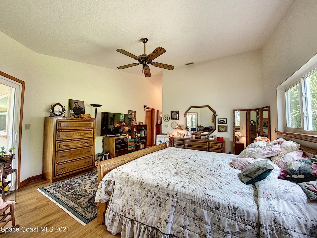 Photo of 1351 Grant Road