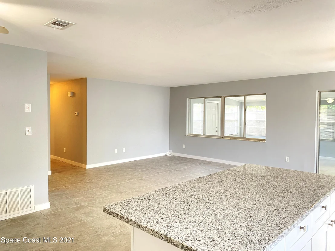 Photo of 1718 Golfview Drive