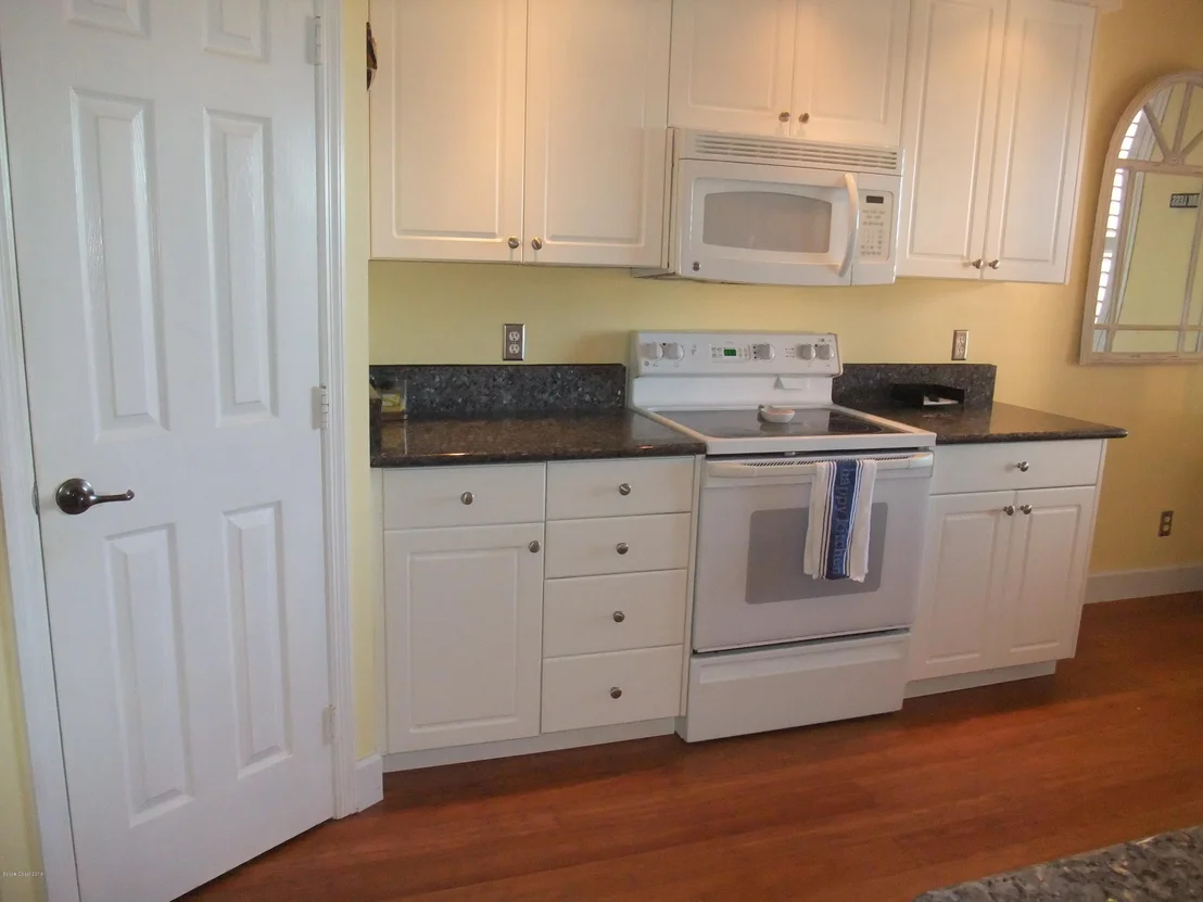 Photo of Unit 702 at 102 Riverside Drive