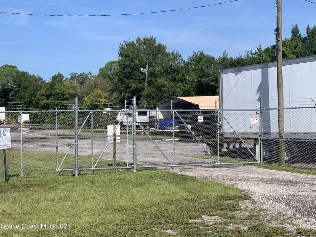 Photo of 185 N Range Road