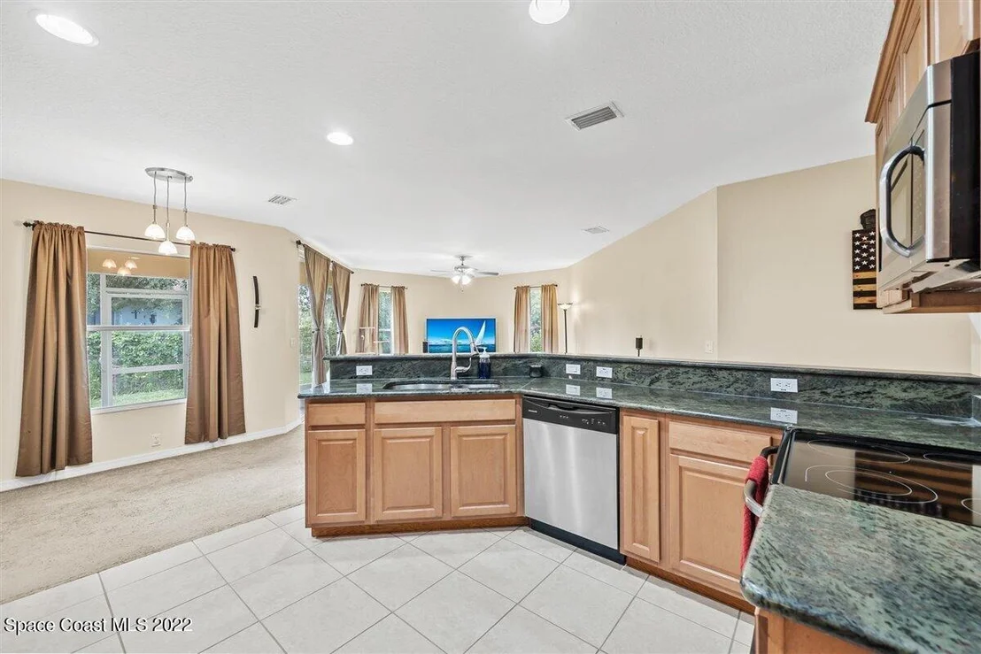 Photo of 6355 Angus Street