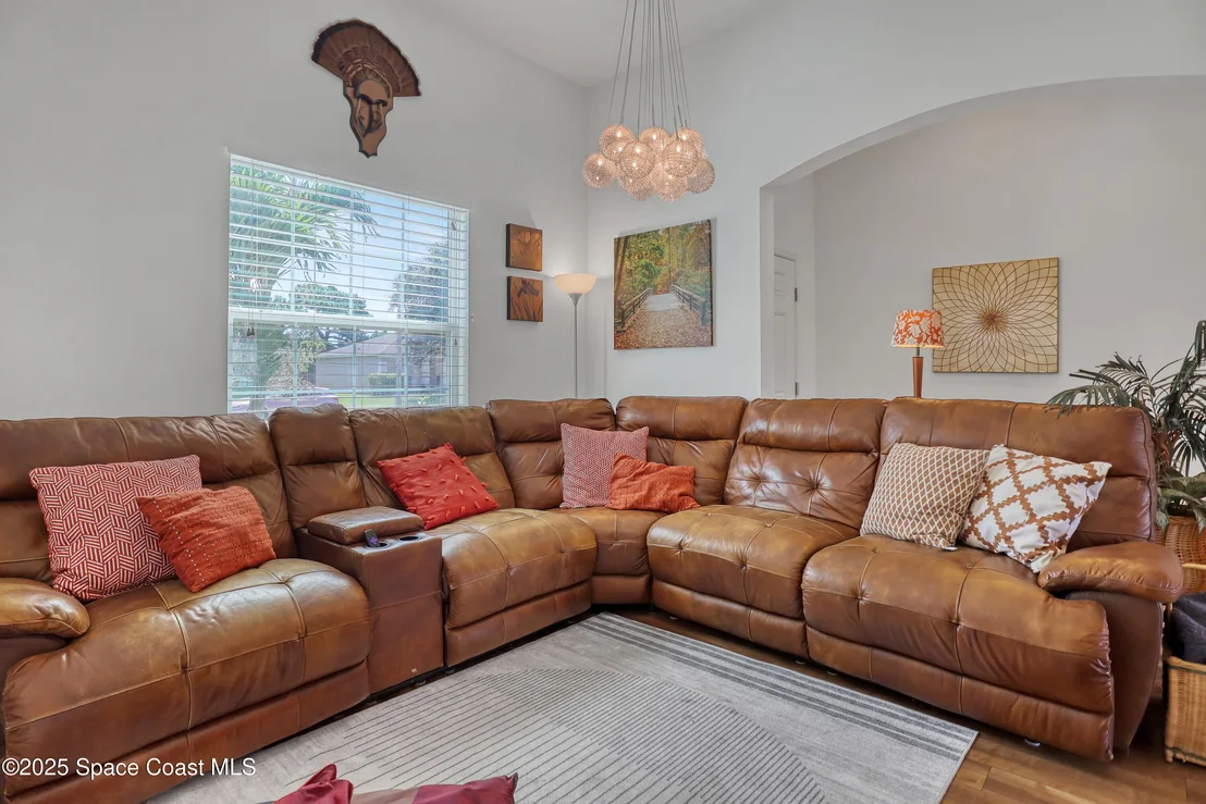 Photo of 1121 Morgan Circle NE