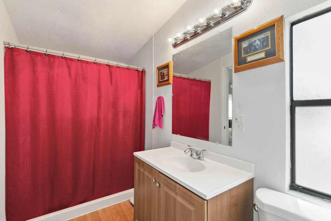 Photo of 2547 Chatham NE