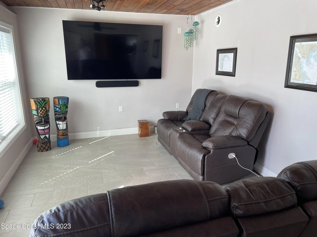 Photo of 387 Carmine Drive