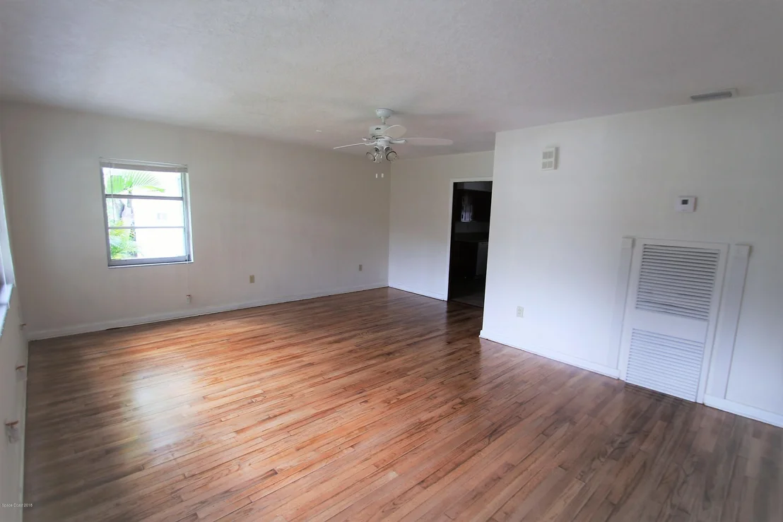 Photo of 1616 Airport Boulevard