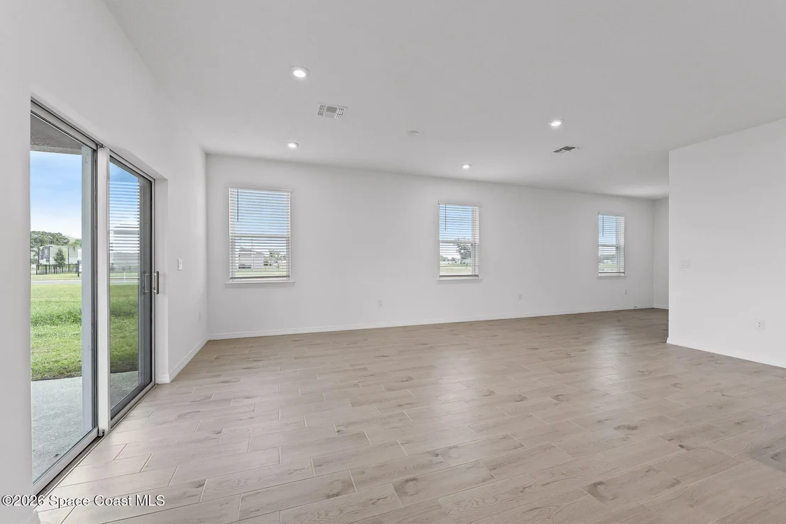 Photo of 926 Castleford Avenue NE