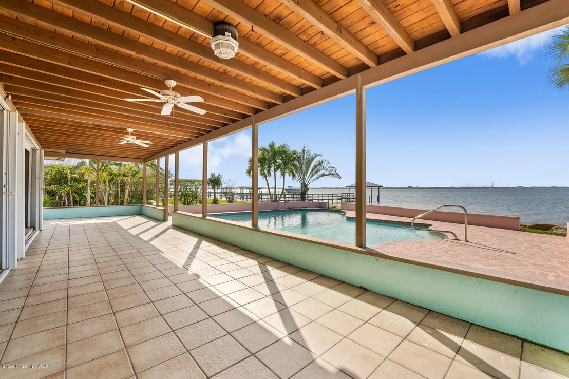 Photo of 447 Riverview Lane