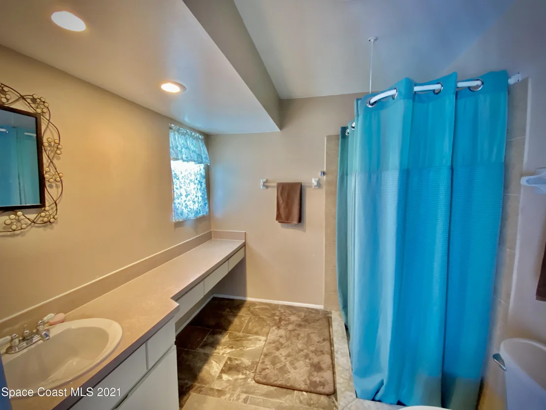 Photo of 1320 Mariposa Drive NE
