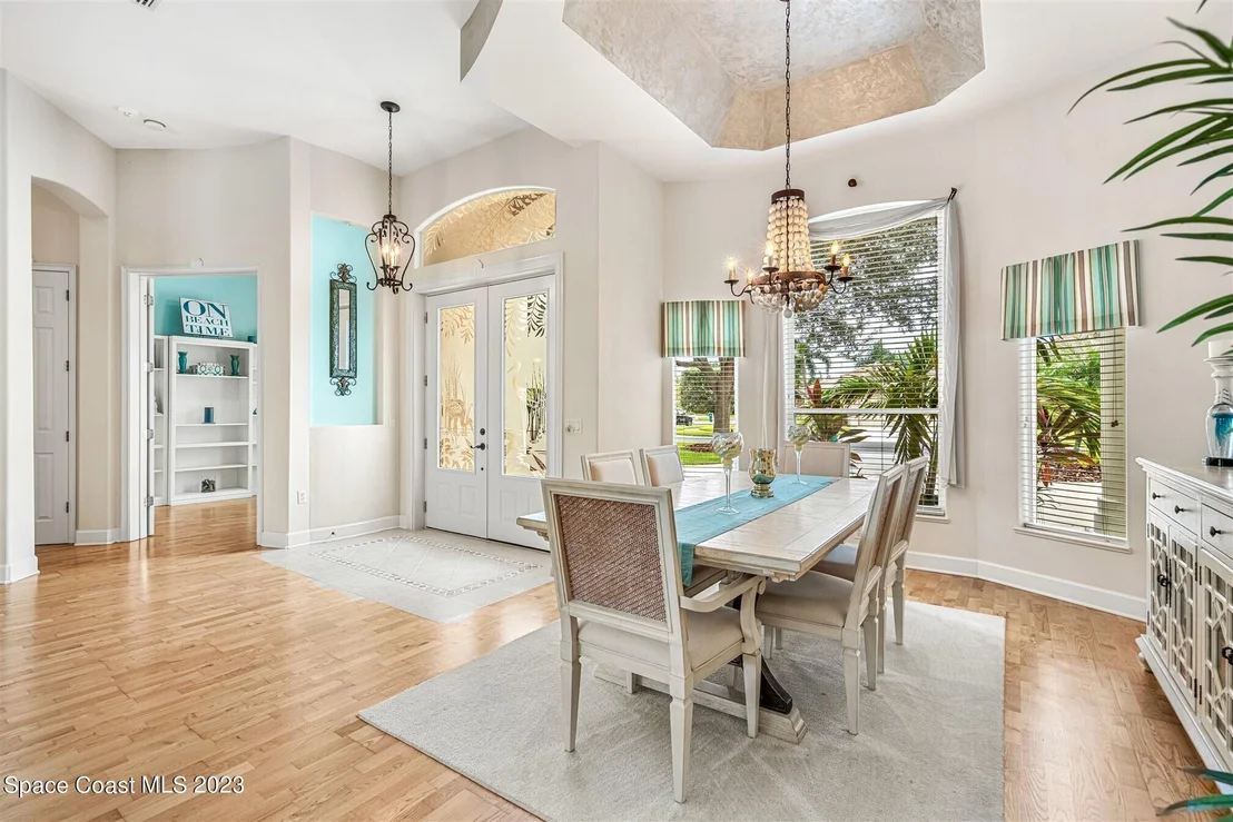 Photo of 915 Chatsworth Drive