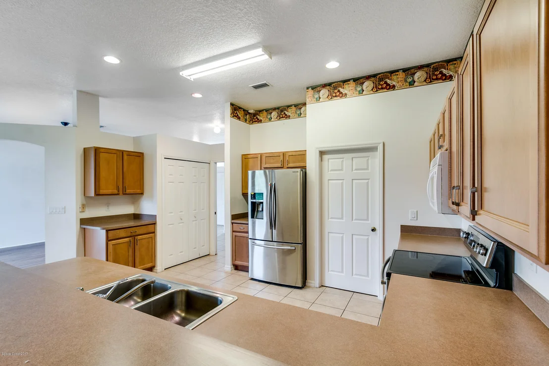 Photo of 899 Lyons Circle NW