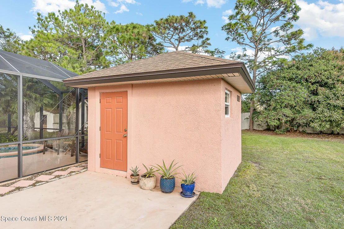 Photo of 2555 Macdonald Lane