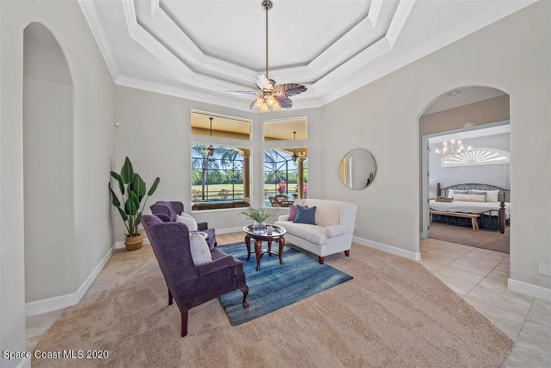 Photo of 925 Chatsworth Drive