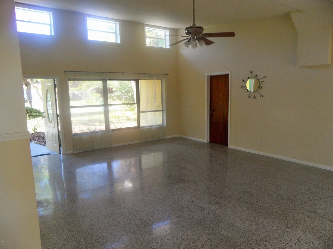 Photo of 311 Avenida De Paz