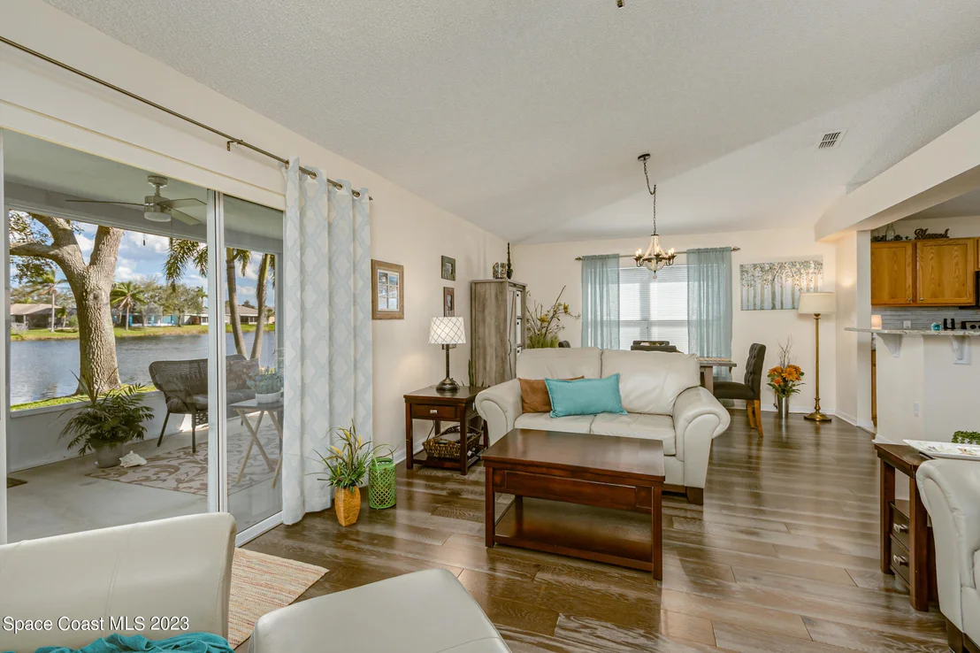 Photo of 1218 White Oak Circle