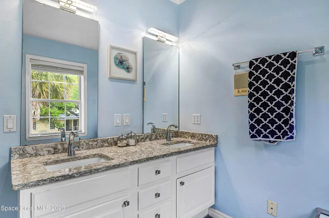 Photo of 2225 Royal Oaks Drive