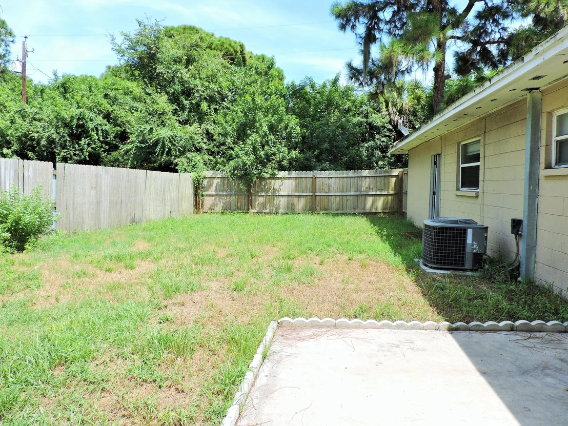 Photo of 1044 HOLMES Street