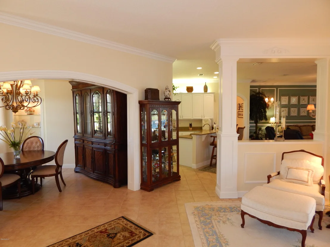 Photo of 211 SE Devlin Court