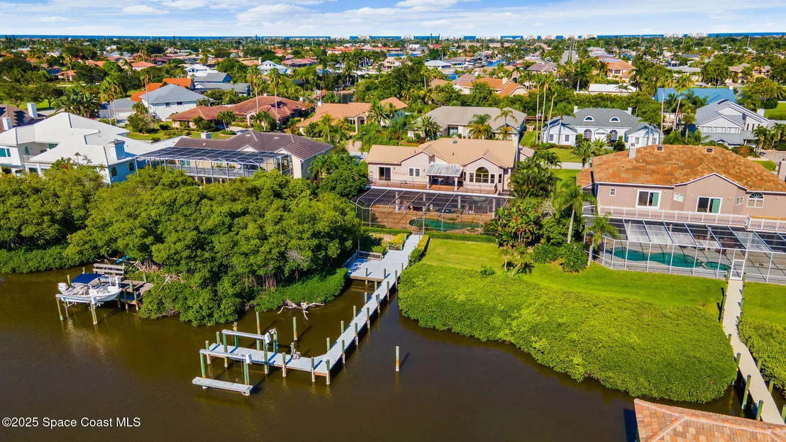 Photo of 484 Lanternback Island Drive