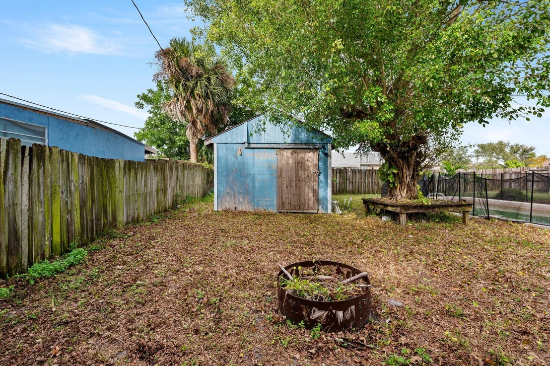 Photo of 822 Onyx Drive NE