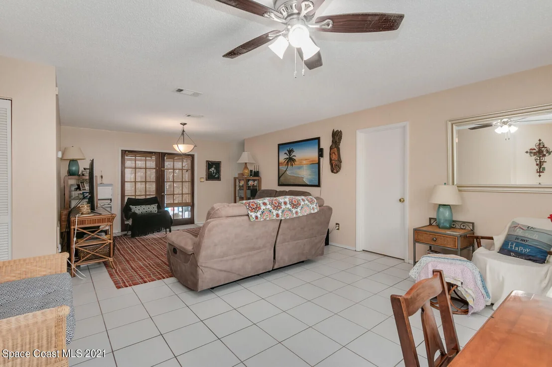Photo of 5595 Fairbridge Street