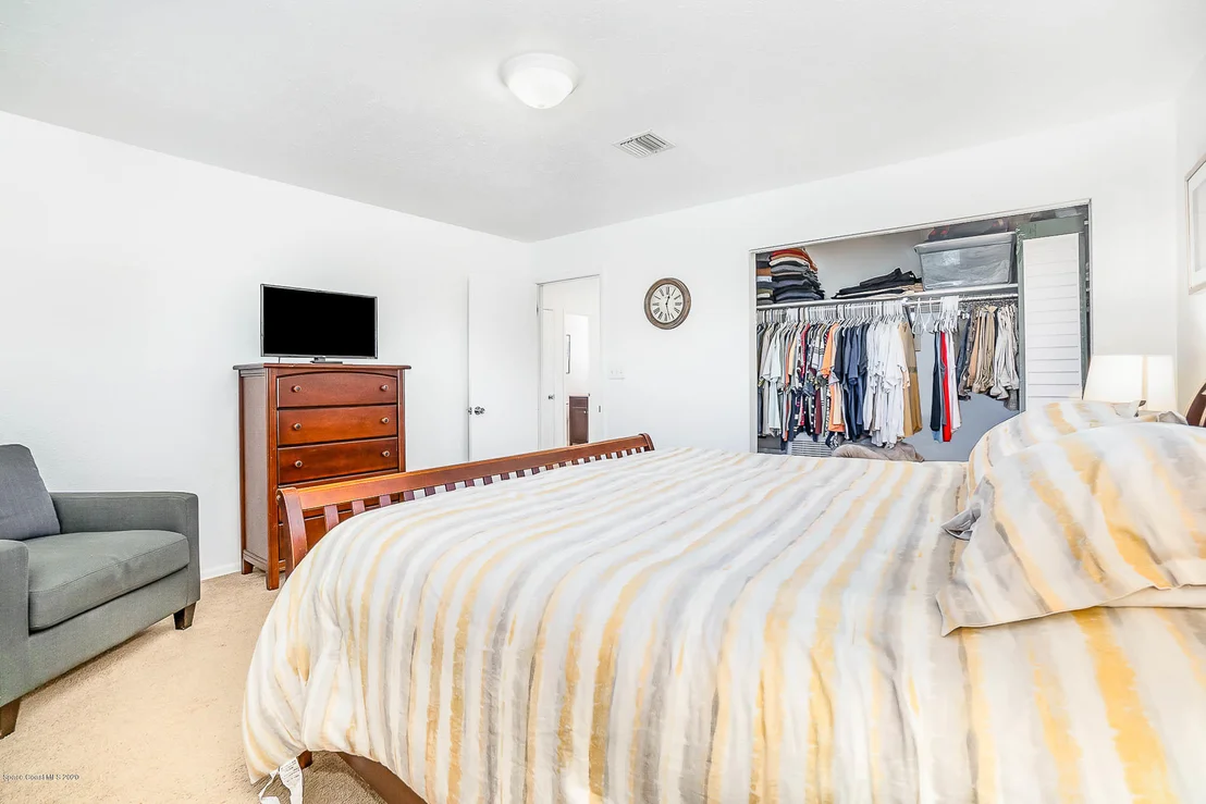 Photo of 960 Forest Road
