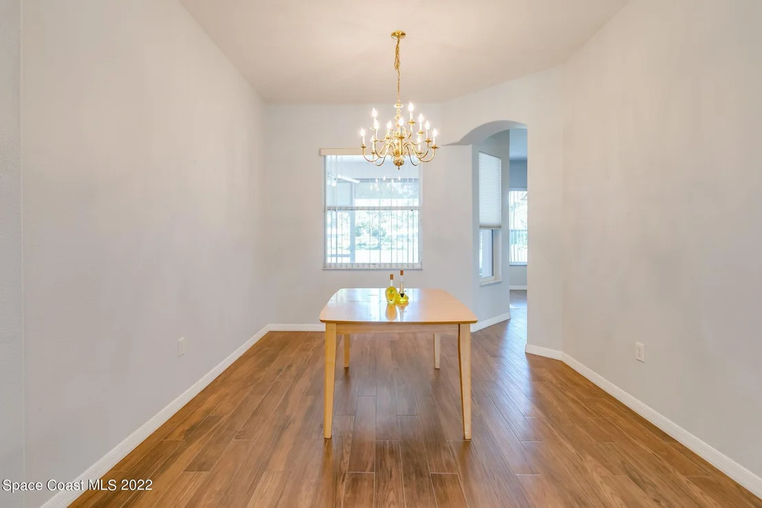 Photo of 1915 Windbrook Drive SE