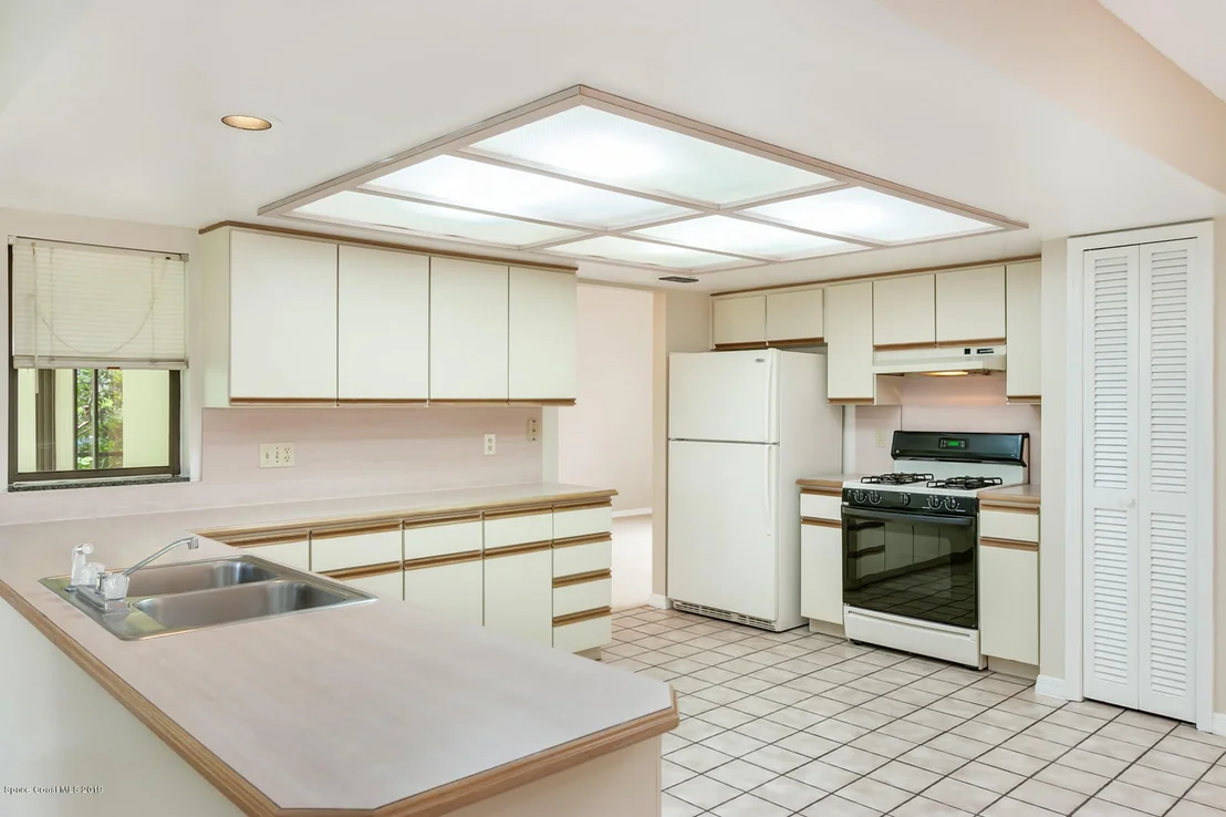 Photo of 2274 Woodlawn Circle