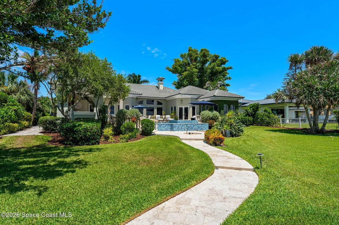 Photo of 200 Riverside Drive