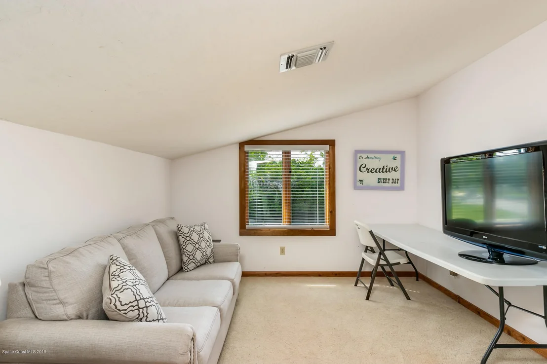 Photo of 981 Mandarin Drive NE