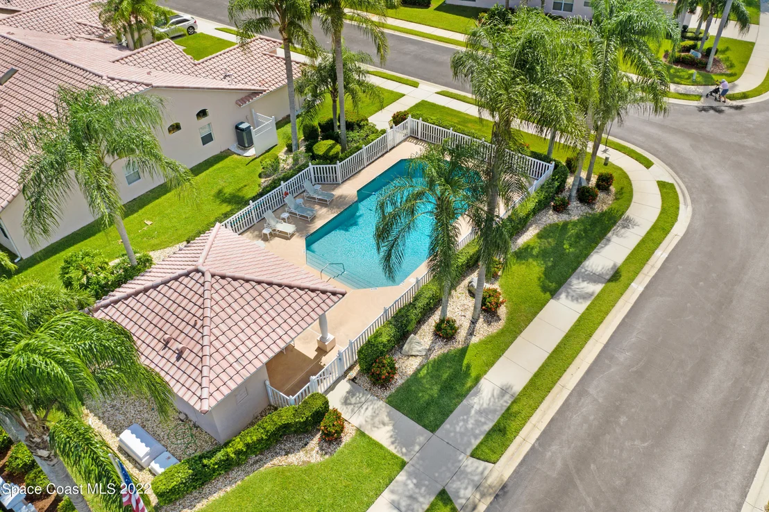 Photo of 348 Renaissance Avenue