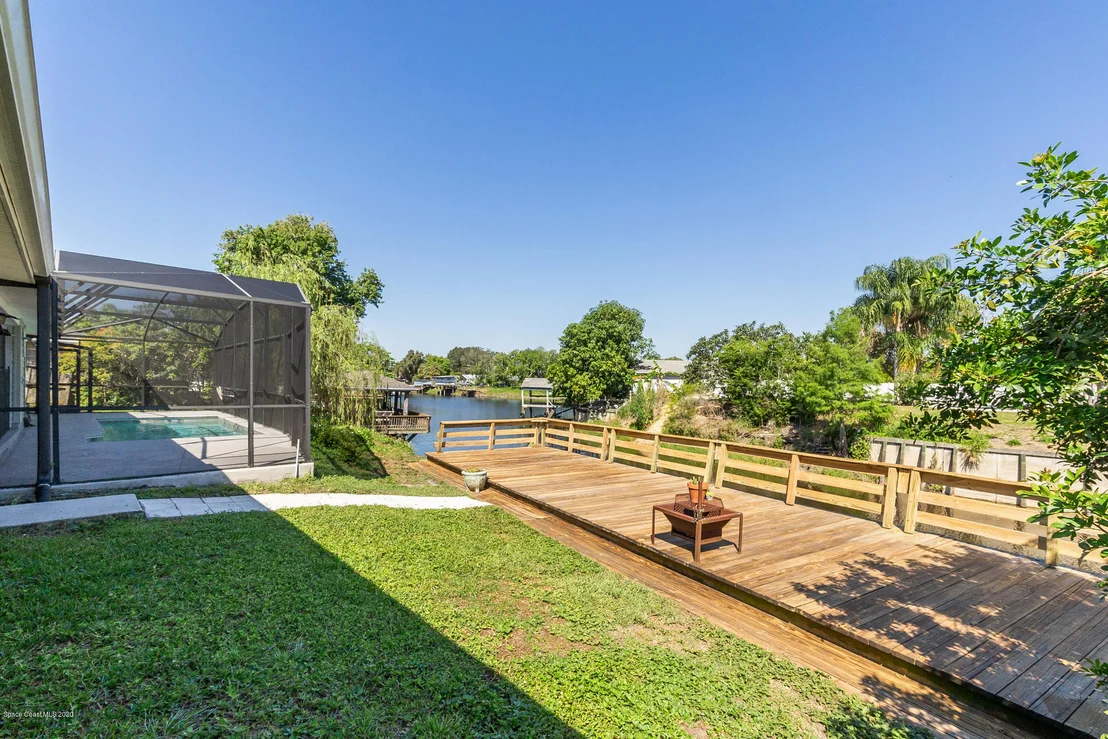 Photo of 810 Cardinal Road