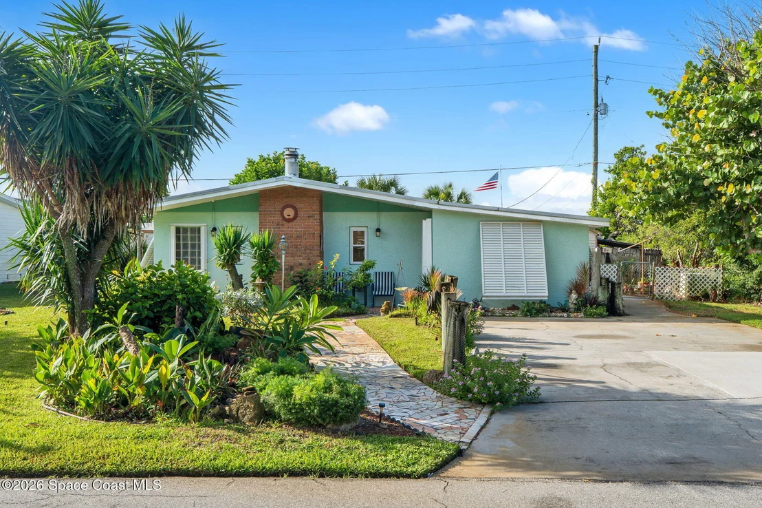Photo of 241 Avenida Central