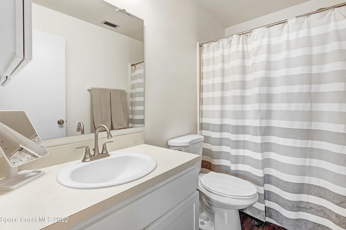 Photo of Unit 207 at 1720 Murrell Road