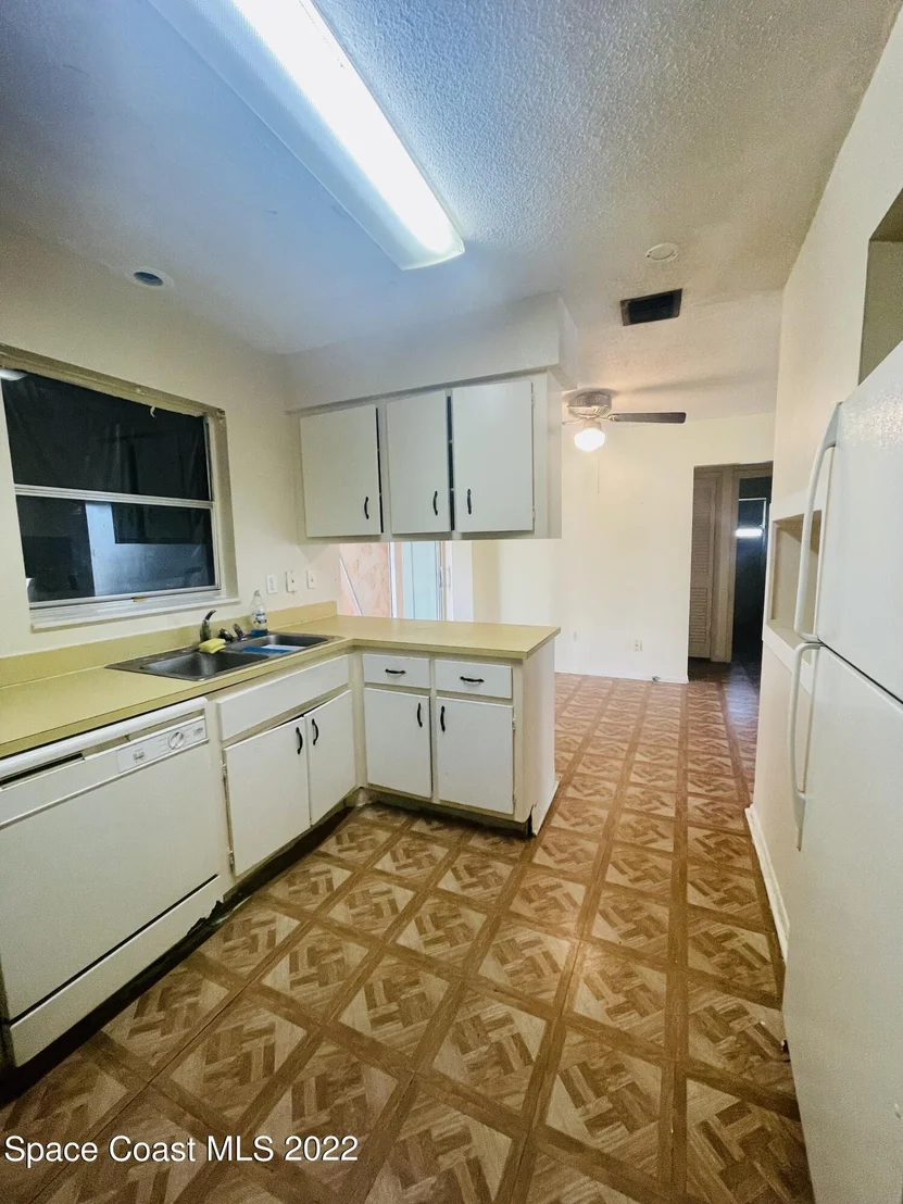 Photo of 810 Edwards Street NE