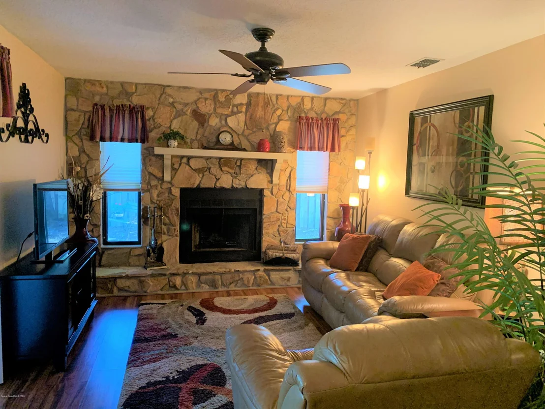 Photo of 5275 Devon Street