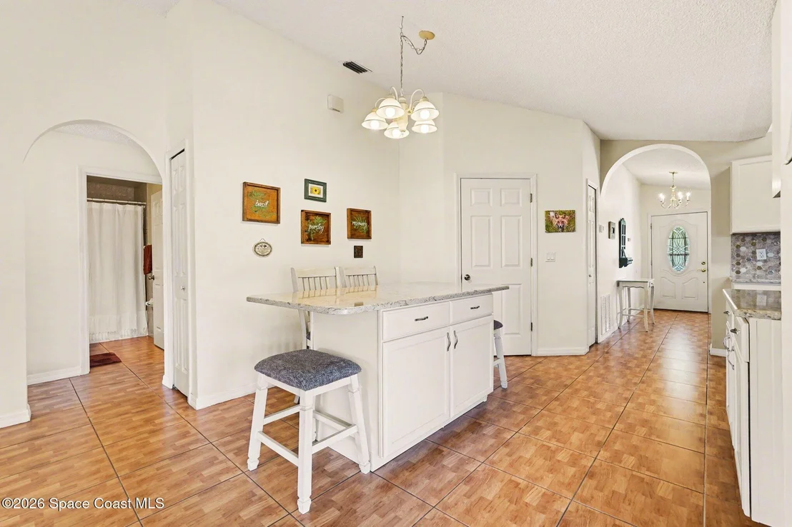 Photo of 938 Commerce Road SE