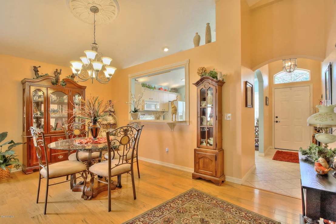 Photo of 991 Pine Creek Circle