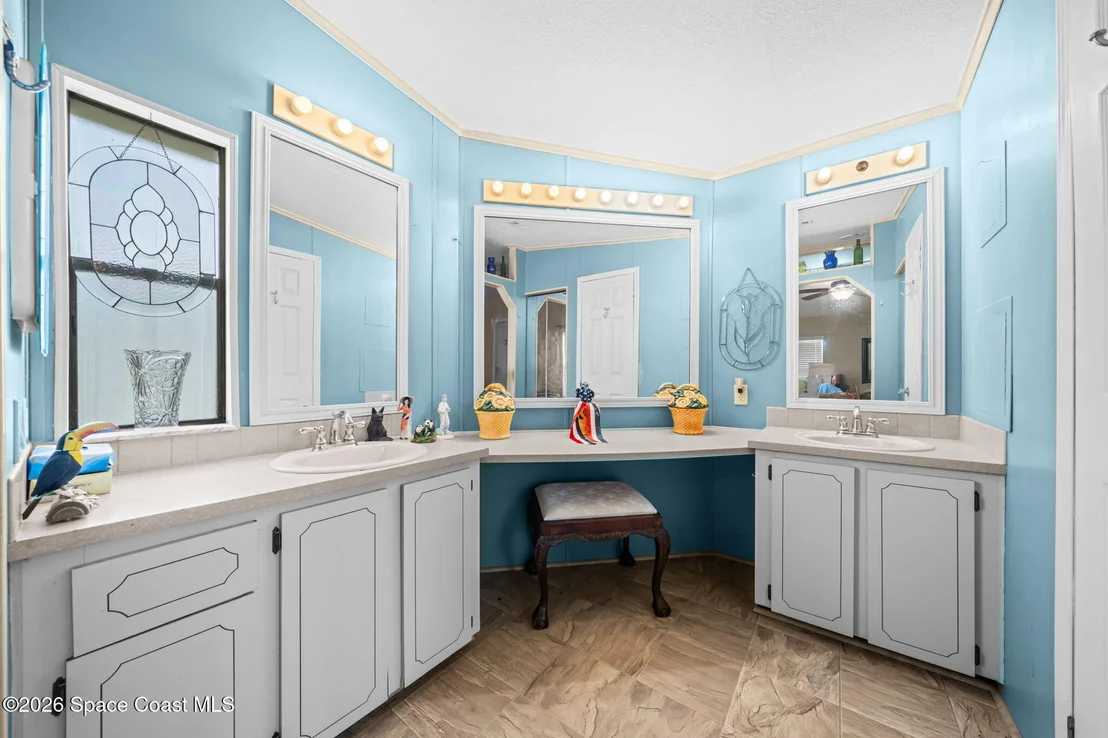 Photo of 602 N Dolphin Circle
