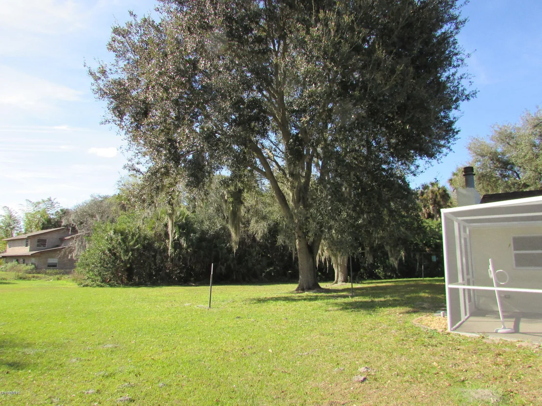 Photo of 385 N Range Road