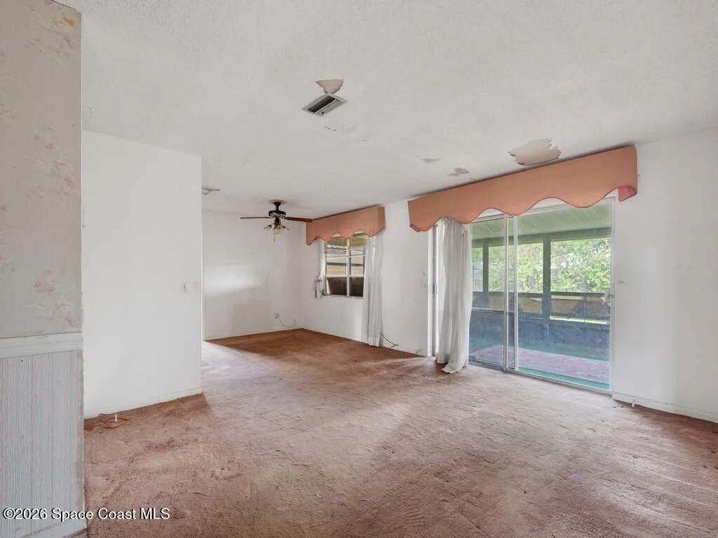 Photo of 1076 Madrid Road
