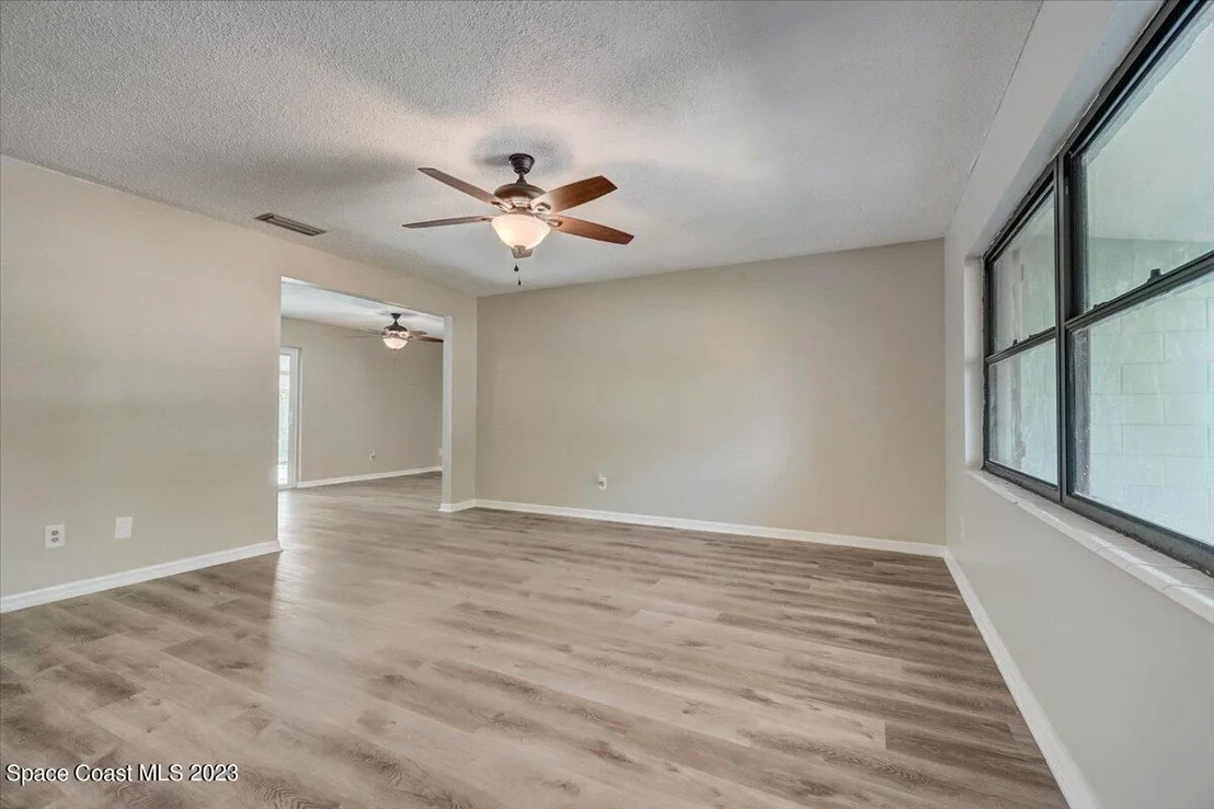 Photo of 953 Lexington Road