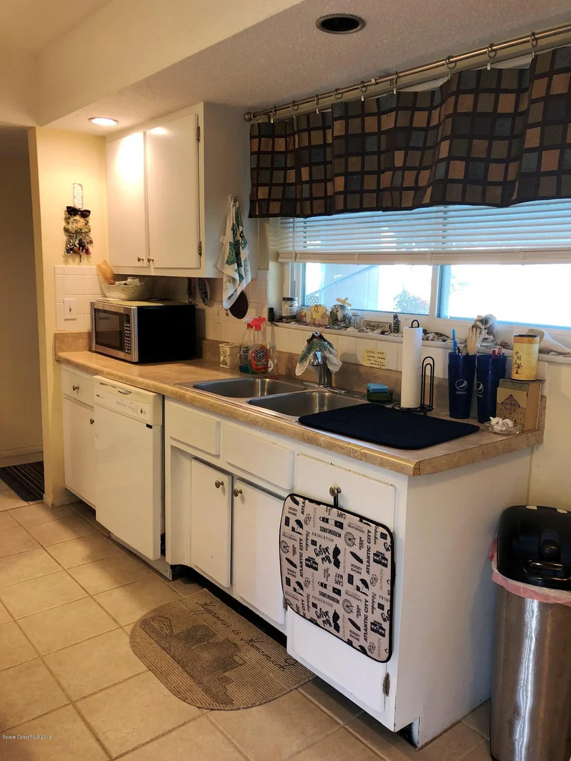 Photo of 816 Bianca Drive NE
