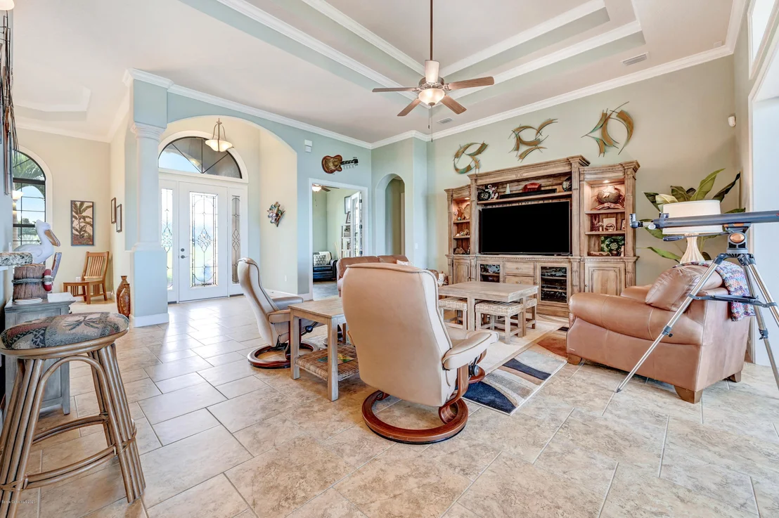 Photo of 3799 Riverside Drive