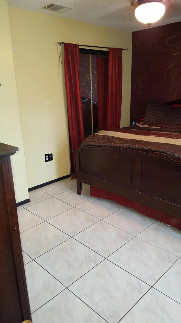 Photo of 5445 Jamaica Road