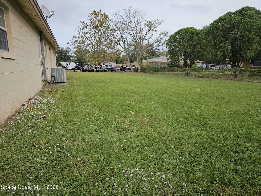 Photo of 3579 Ridgeway Avenue